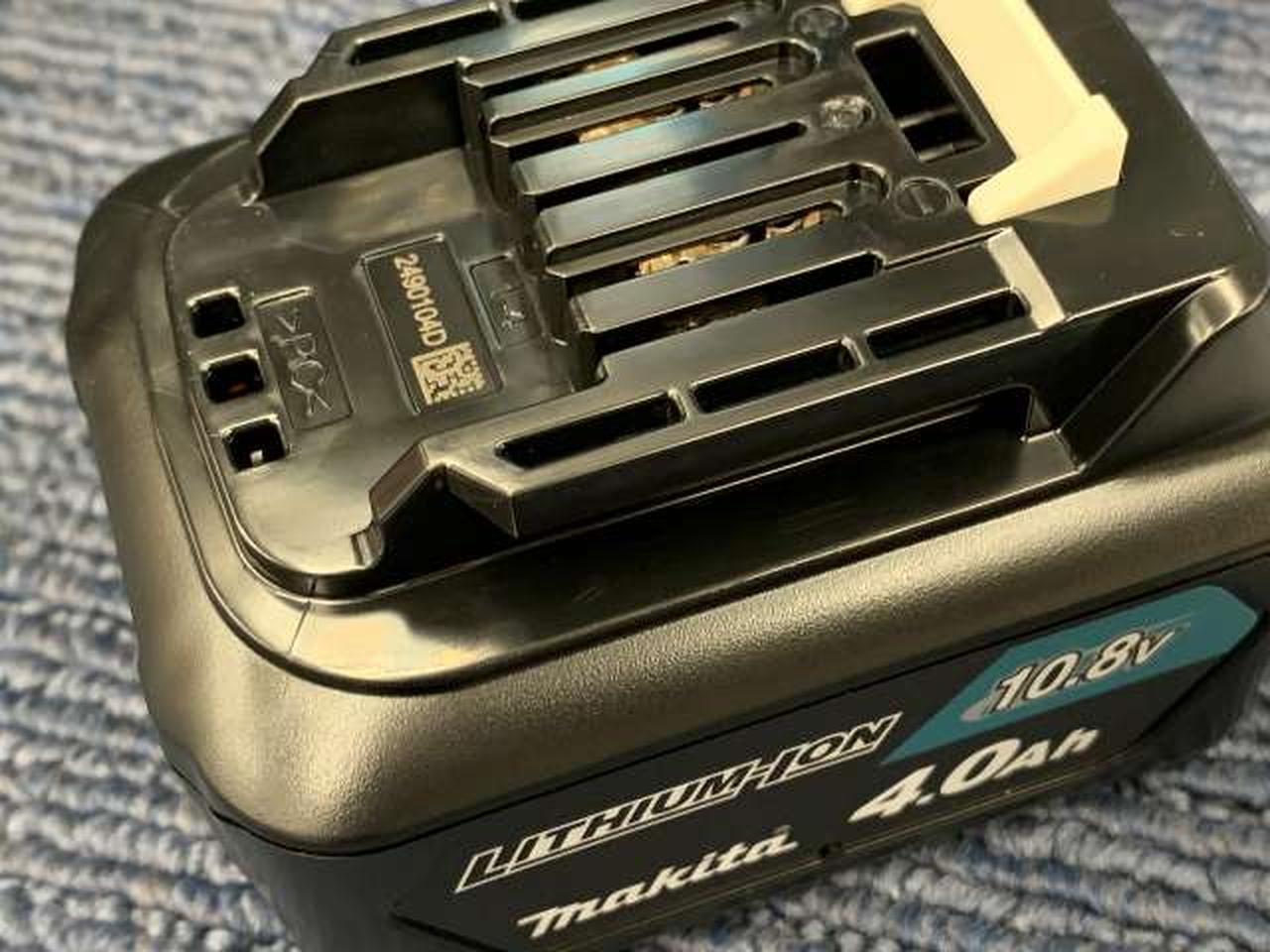 スライド痕跡見られません。