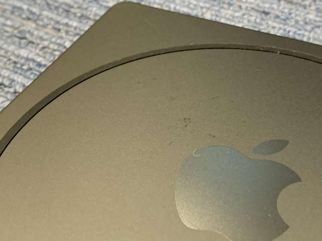 底面に少々キズ見られます。