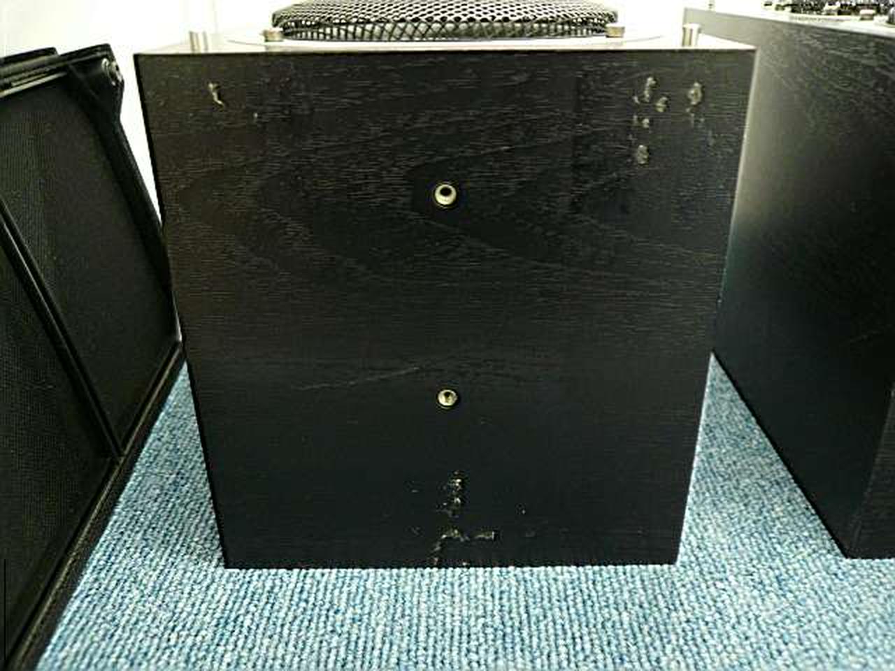 スピーカー2　底面に汚れあり