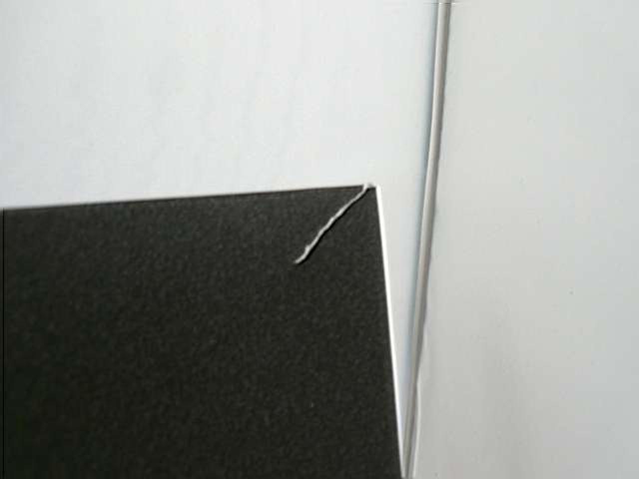 化粧箱右上破れあり