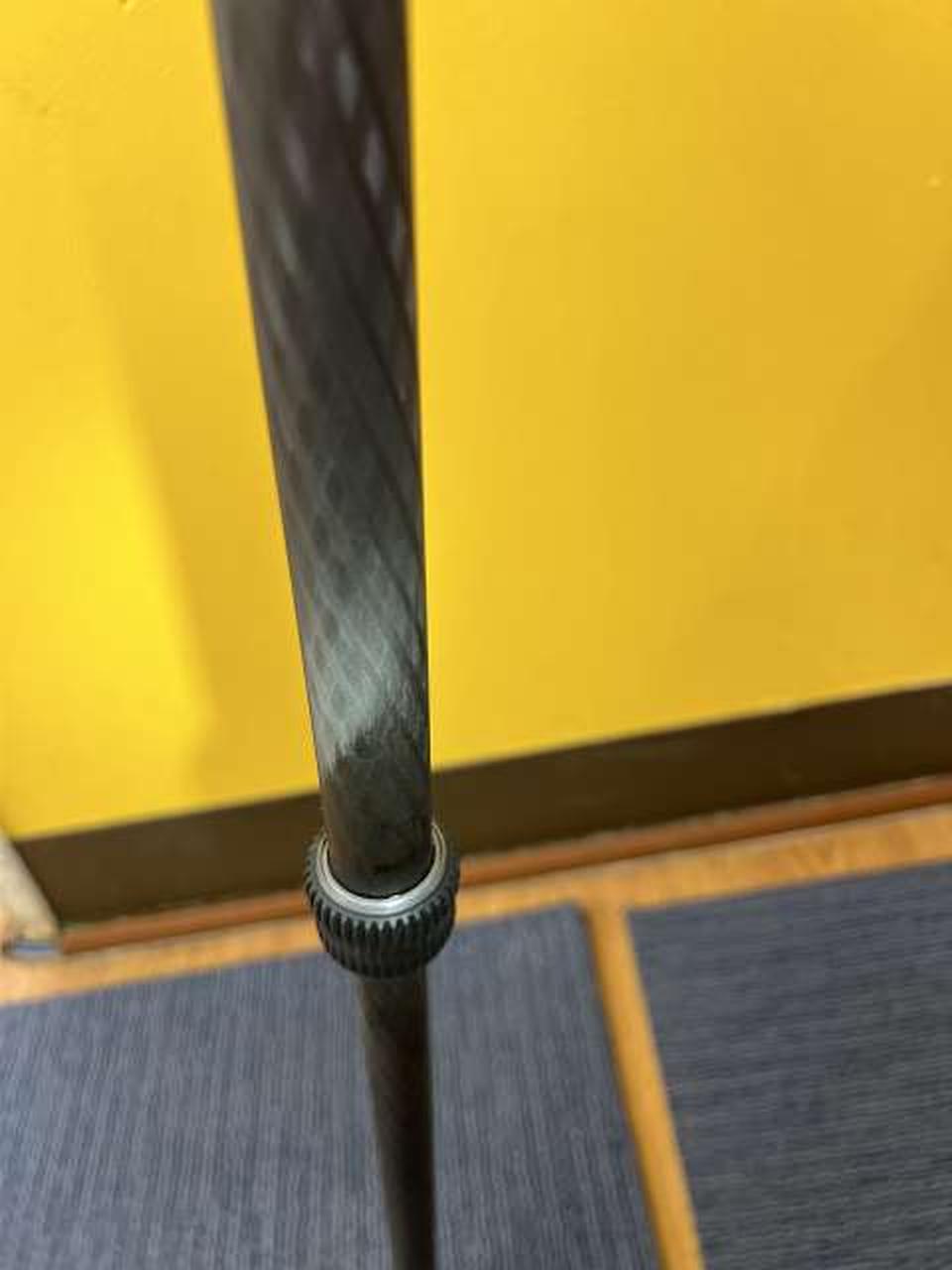 部分的に色が異なります。