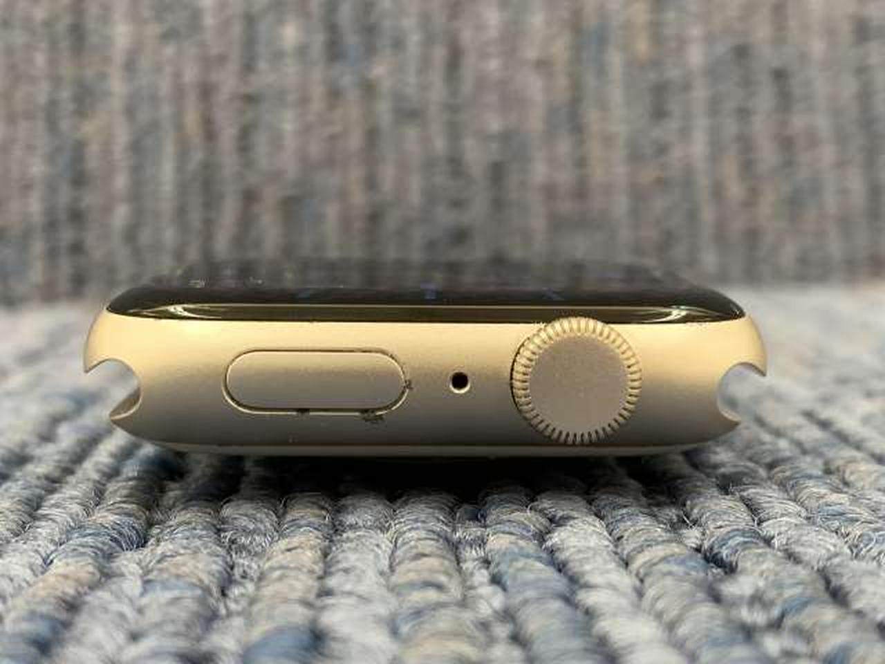 電源ボタン周りにキズあります。