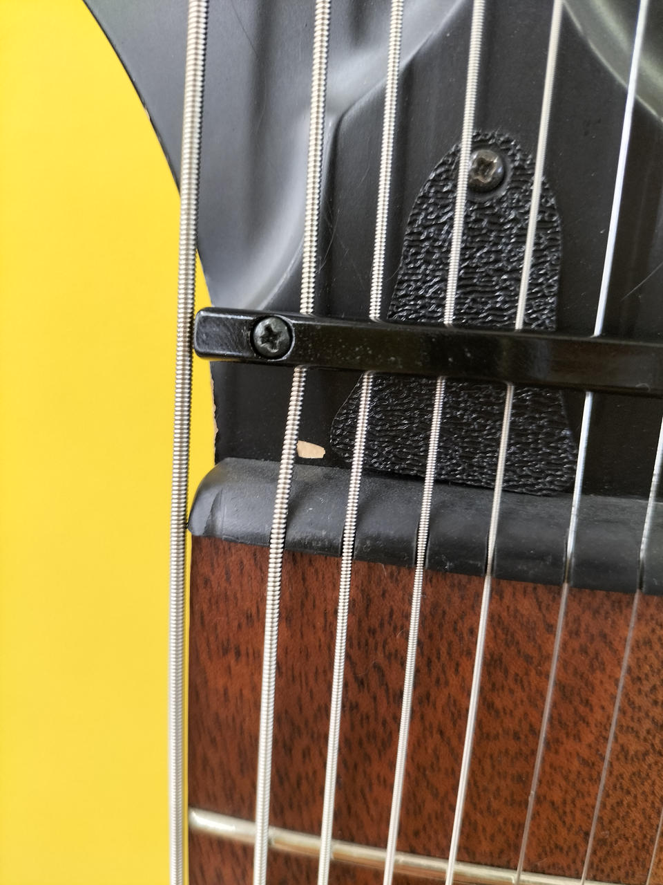 ヘッド下部にキズあり