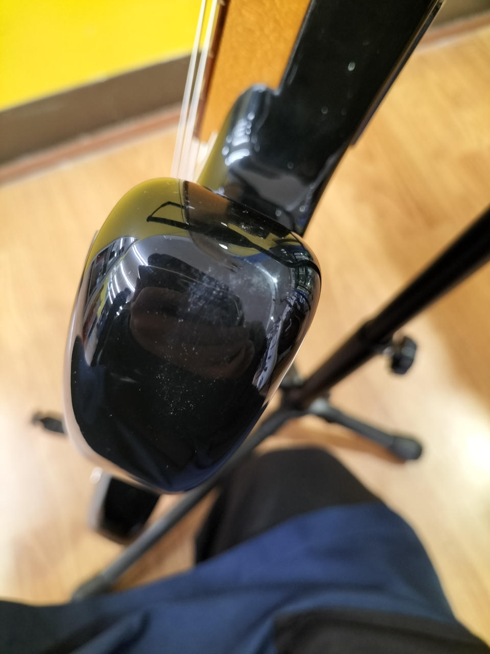 ボディ側面にキズあり