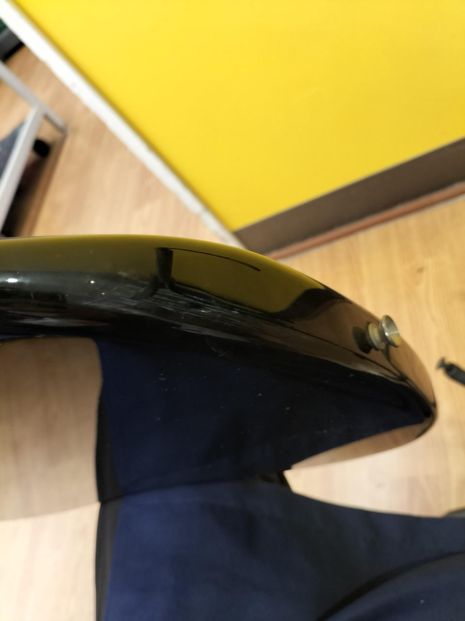 ボディ側面にキズあり