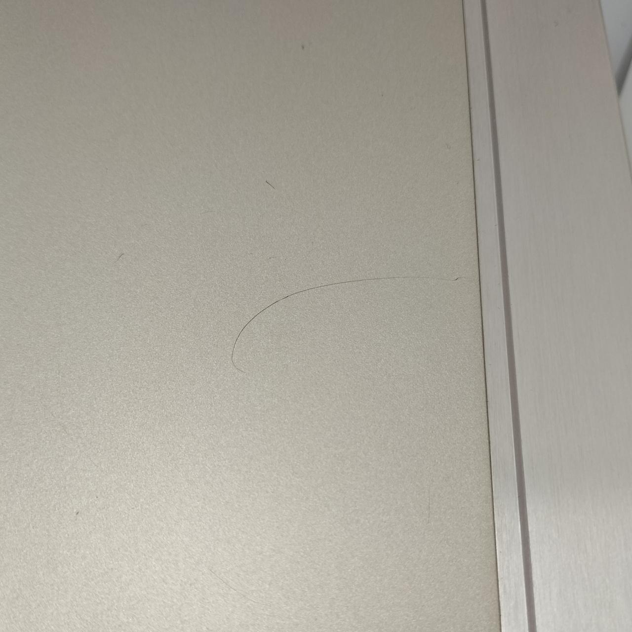 天板にキズあります。