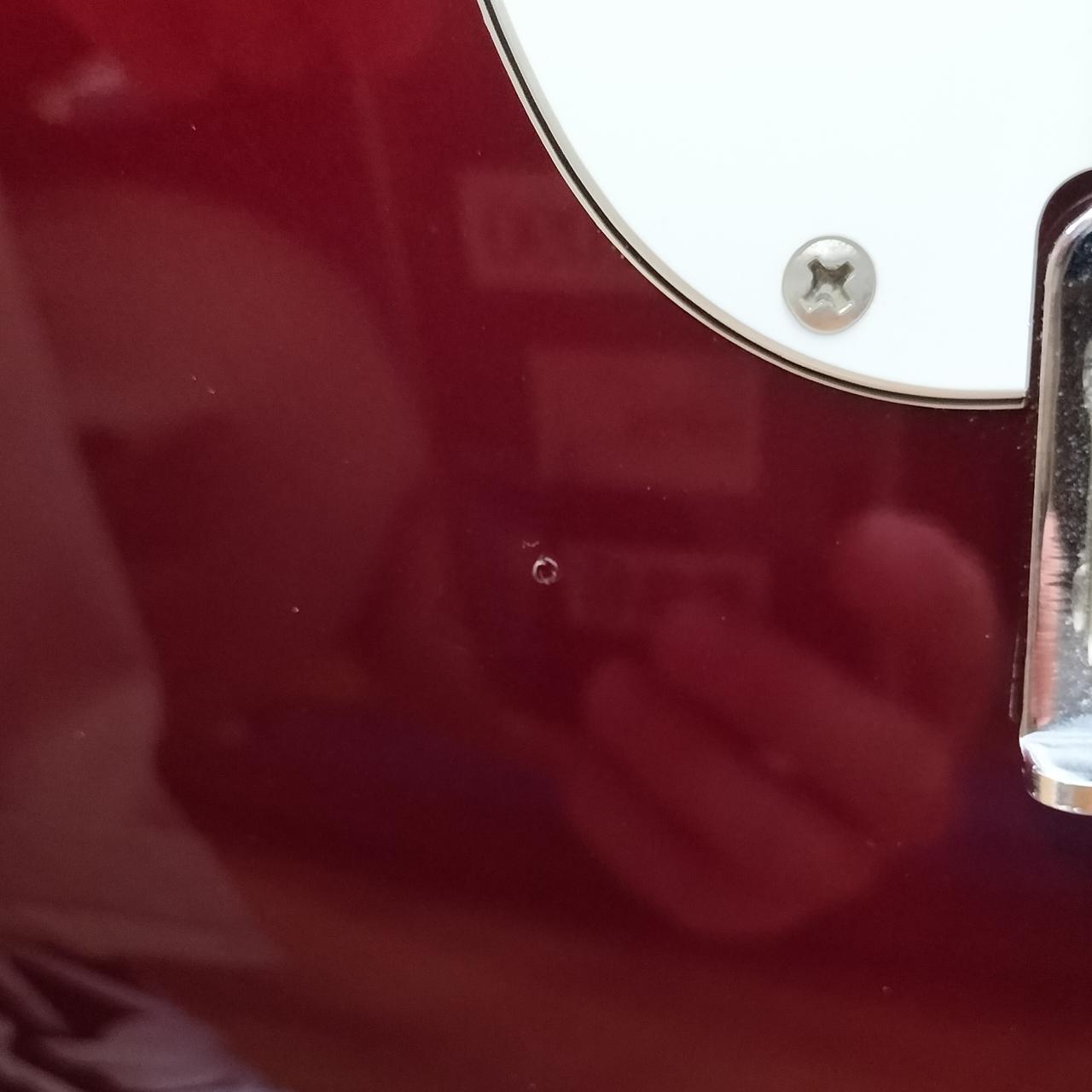 ボディ左下に傷あり