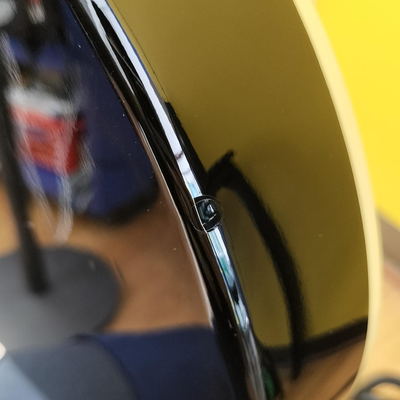 ボディ左側面に傷あり