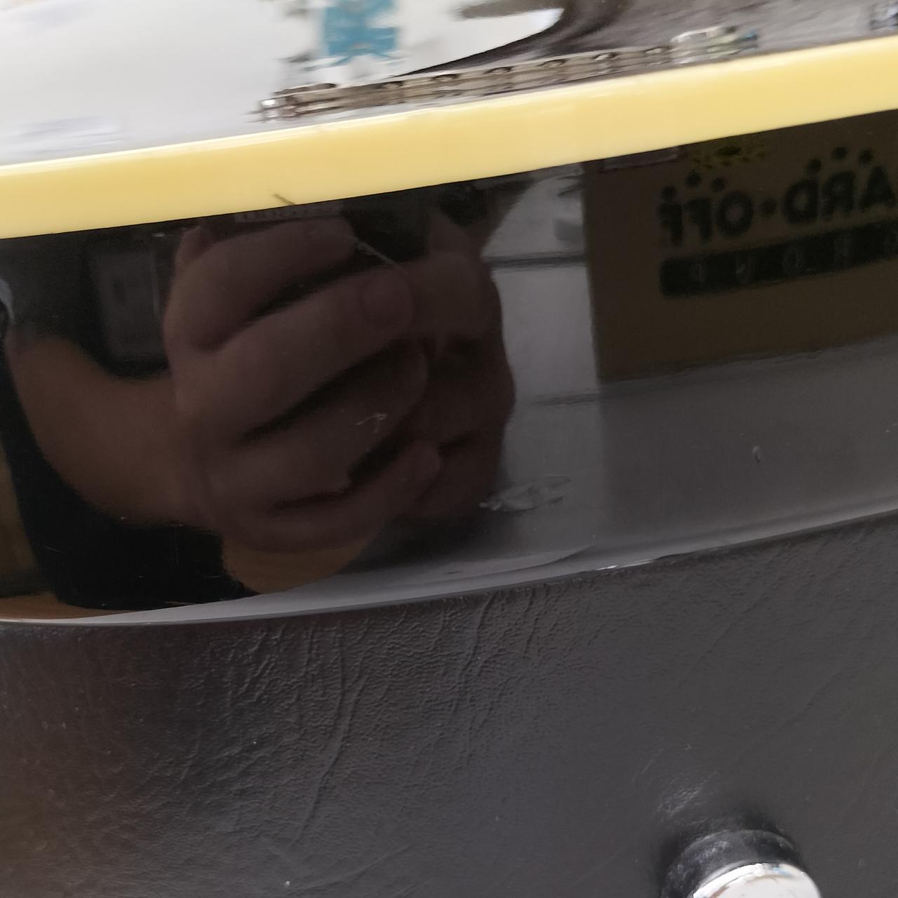 ボディ下側面に傷あり