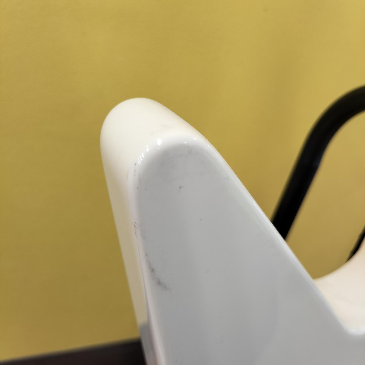 キズがあります。