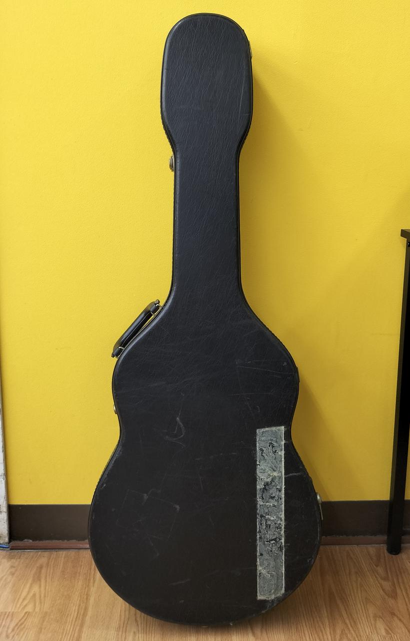 付属ハードケースに傷やテープ痕あり。