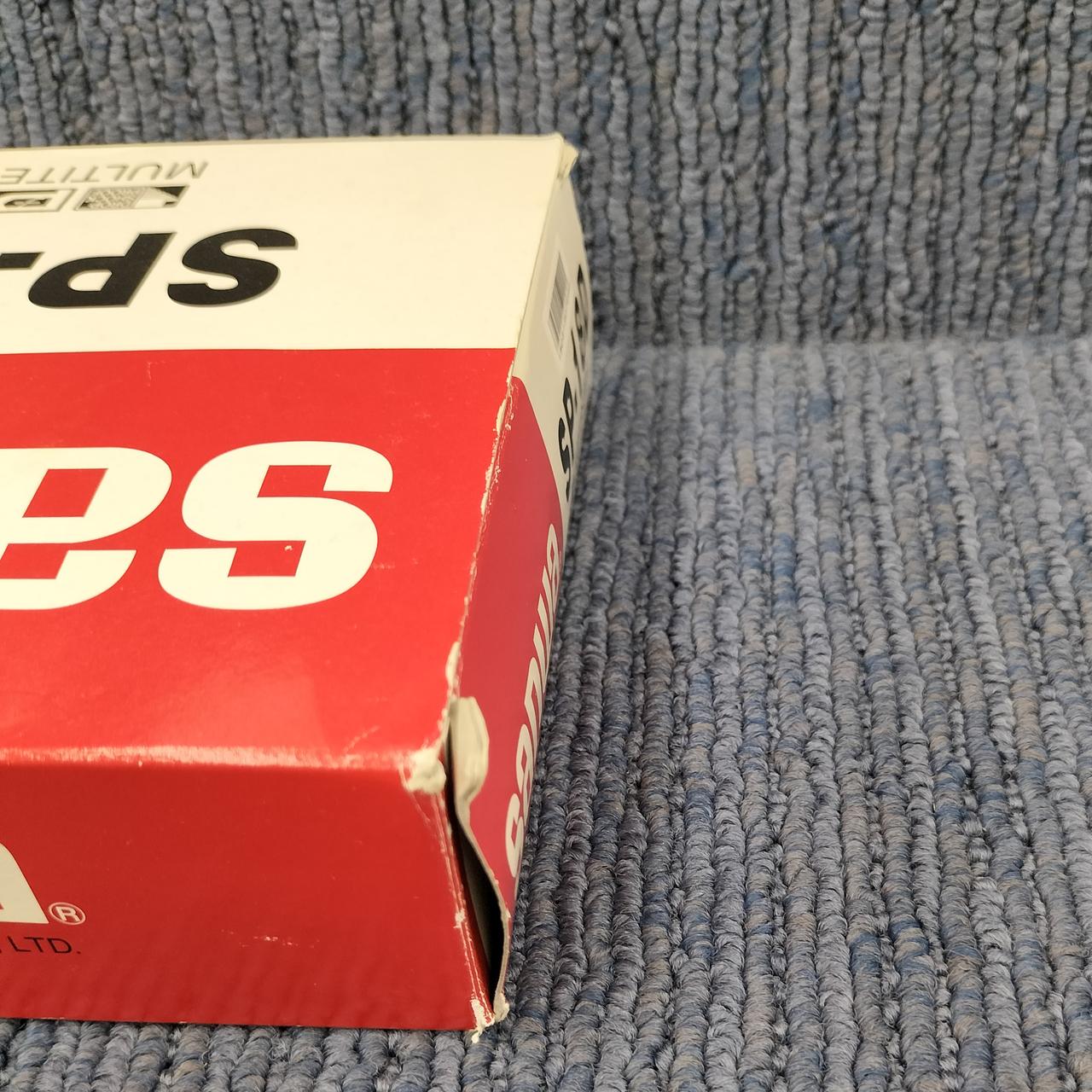 箱ダメージあります。