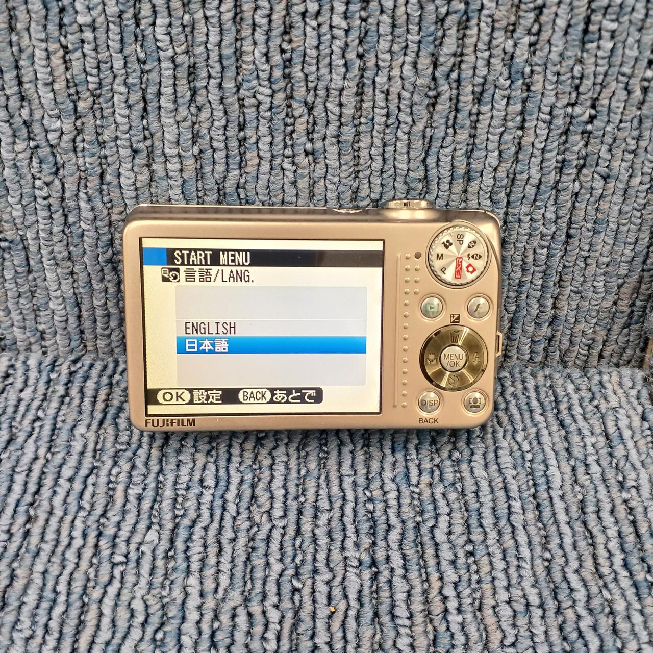 液晶画面若干変色してます。