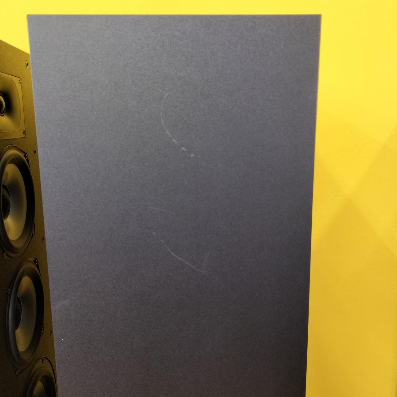 キズがあります。