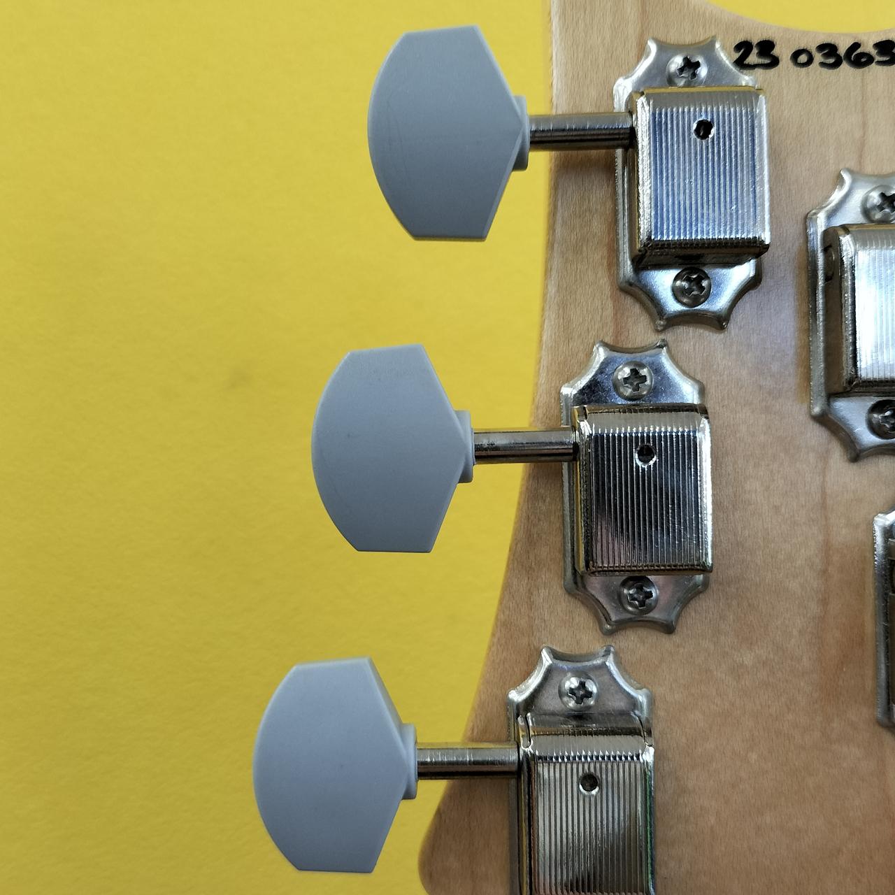 ペグに薄くキズあり