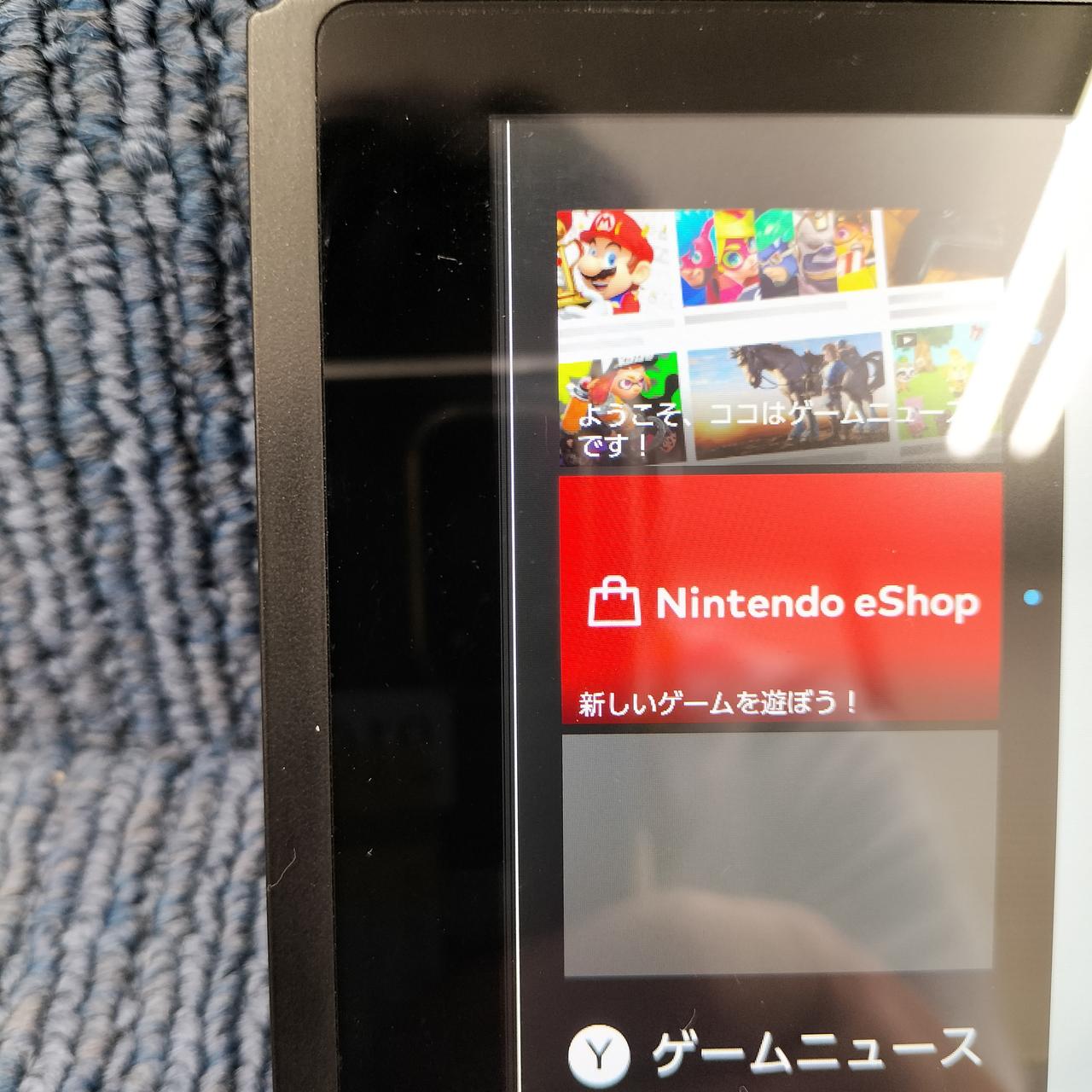 左隅に縦線が入っています。