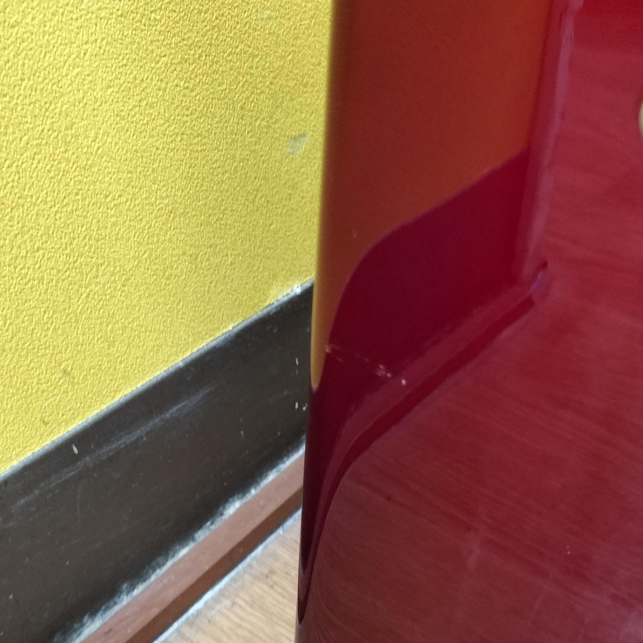 本体側面にキズあり