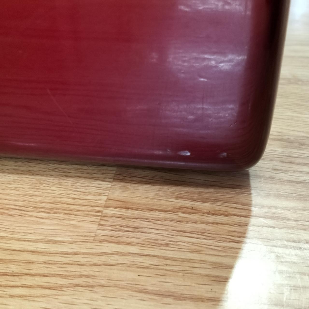 本体下部にキズあり