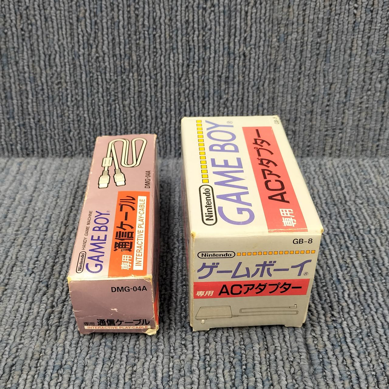 古いため箱にダメージあります。