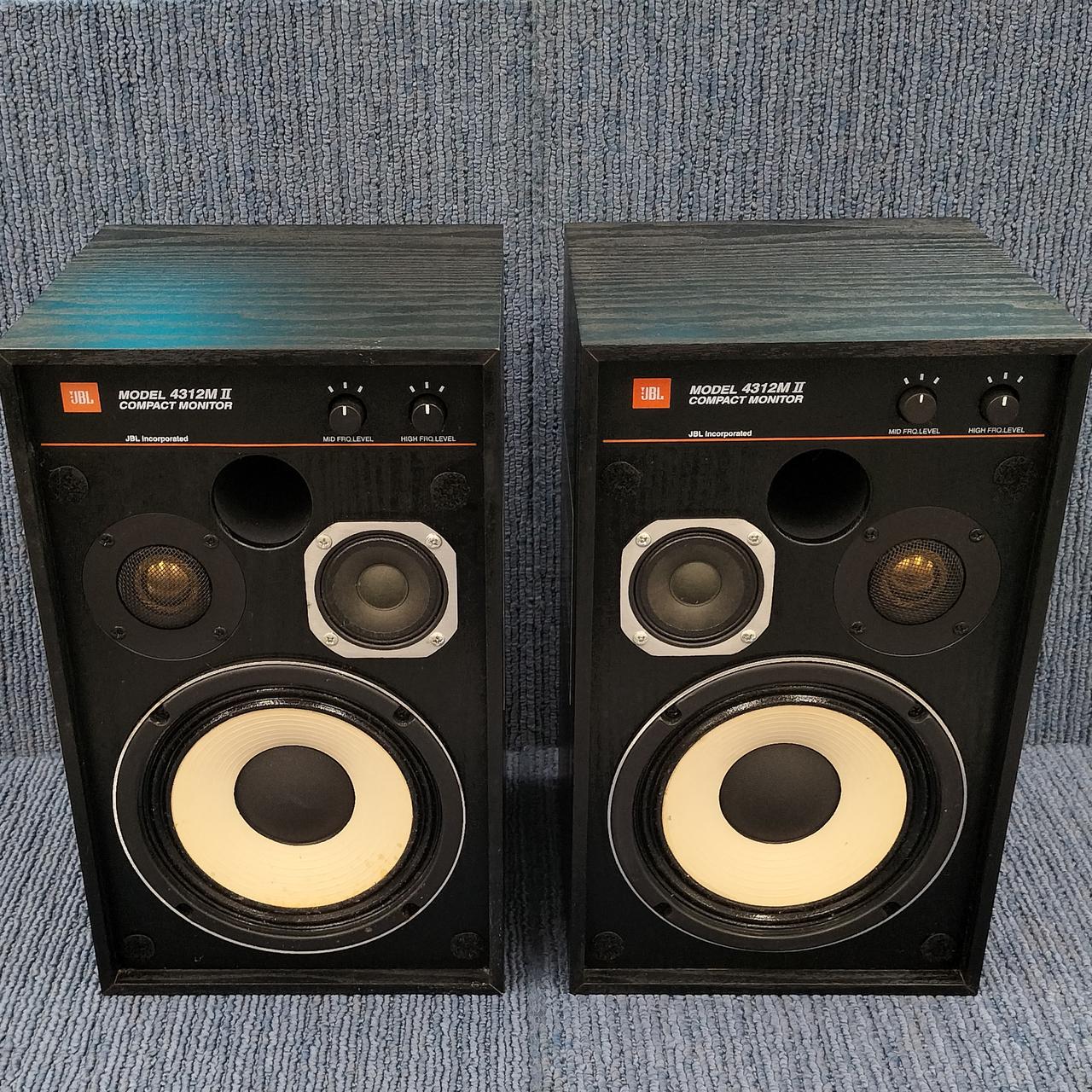 スピーカーに汚れあります。