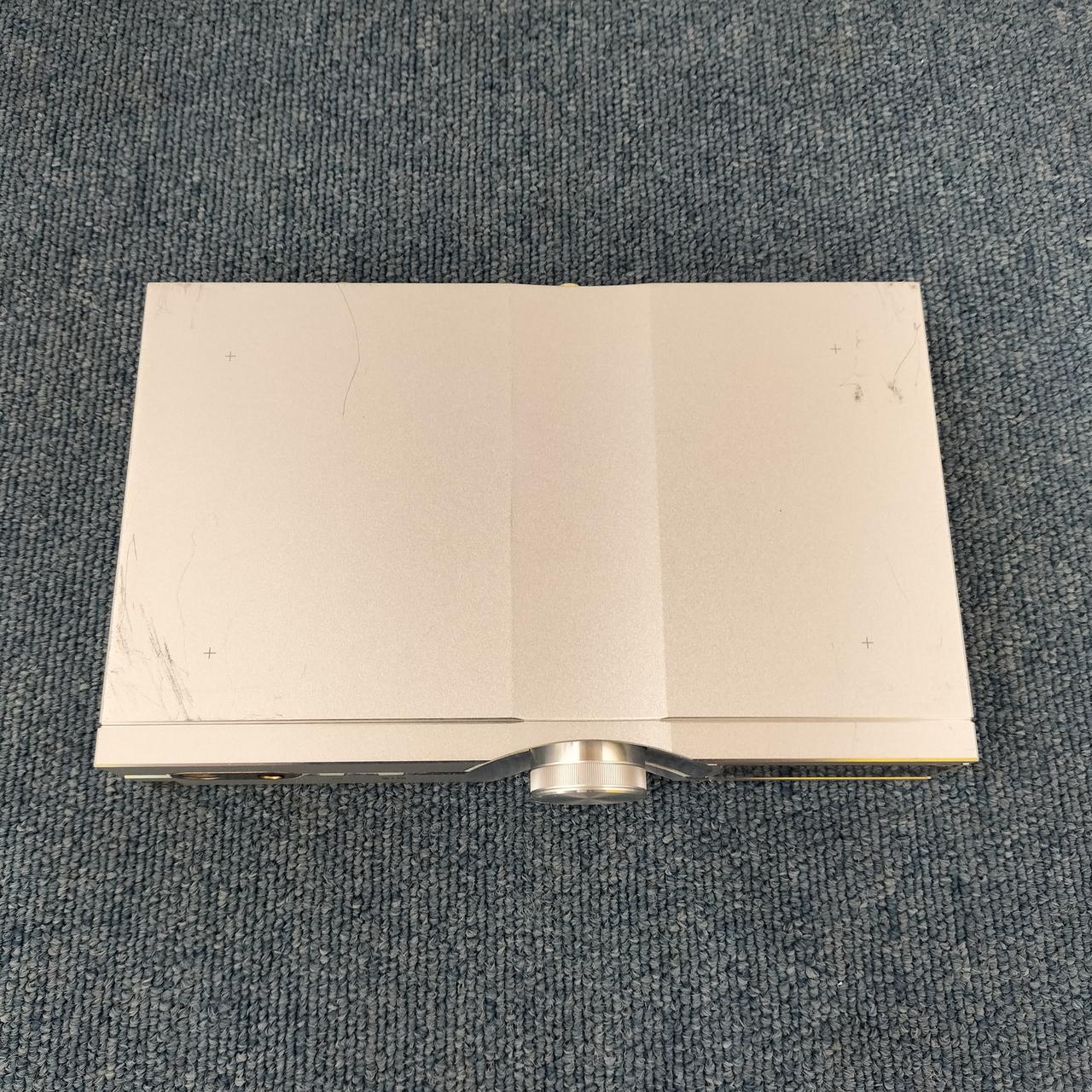 本体裏側キズあります。