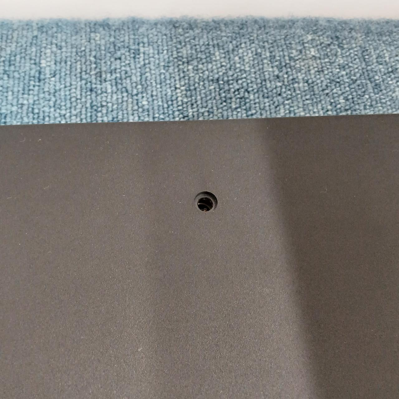 底面のグリップが1つ欠品しています。