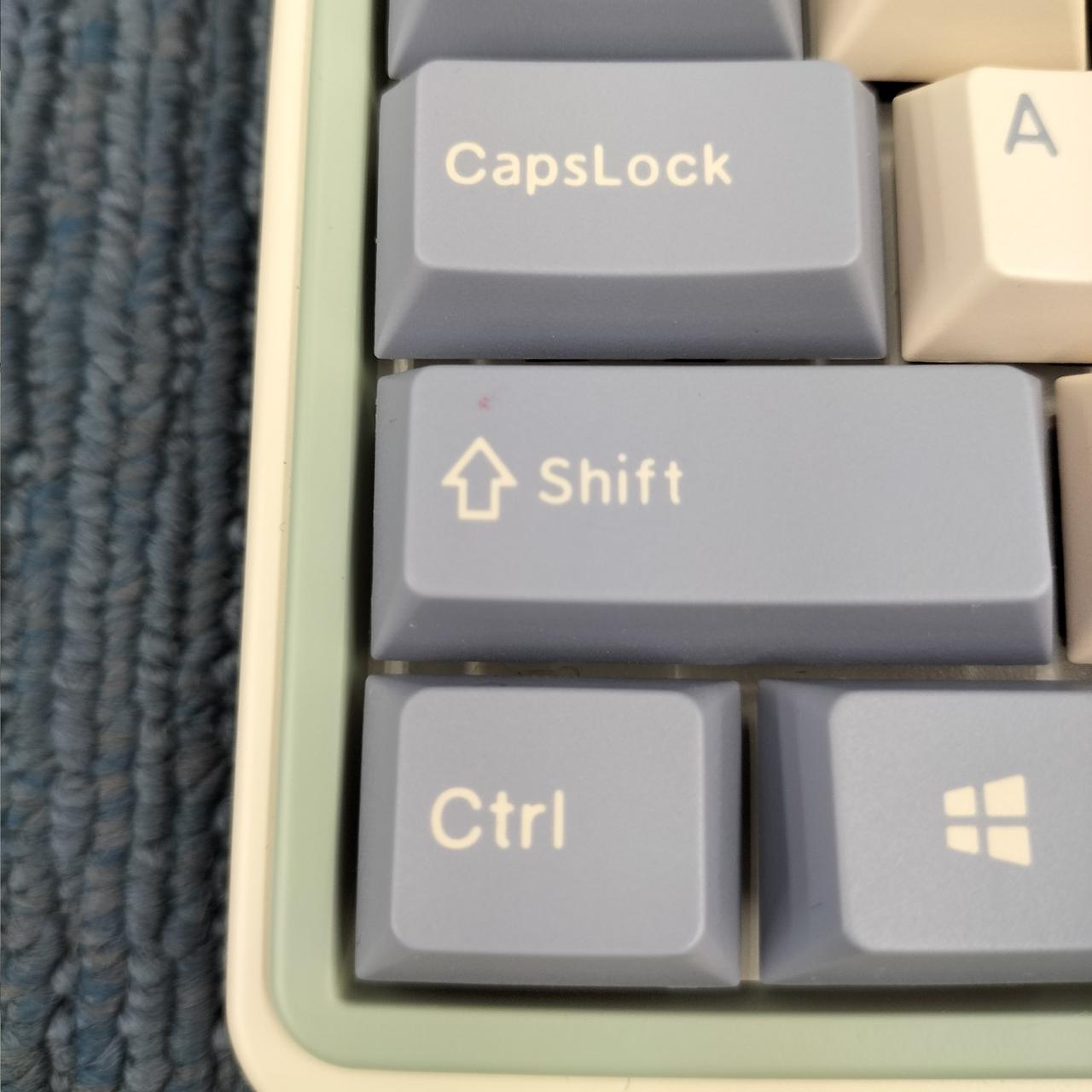 L-shiftキーにヨゴレあります。
