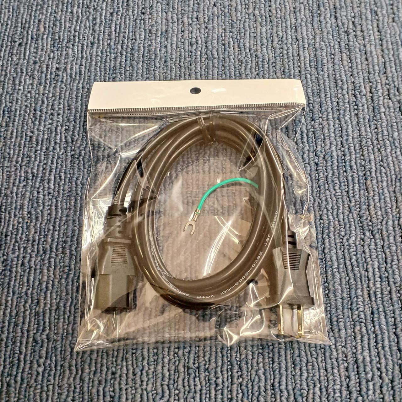 付属の電源ケーブルです