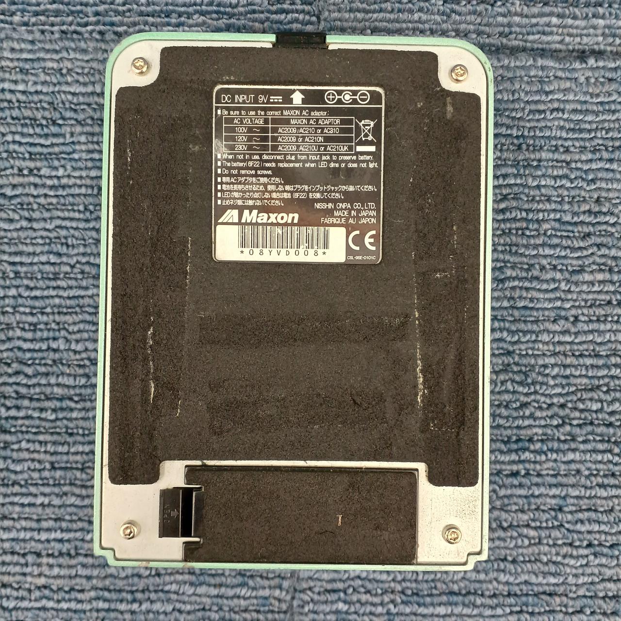 マジックテープの剥がし跡があります。