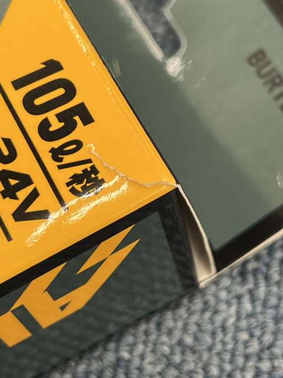 箱少々破れています。