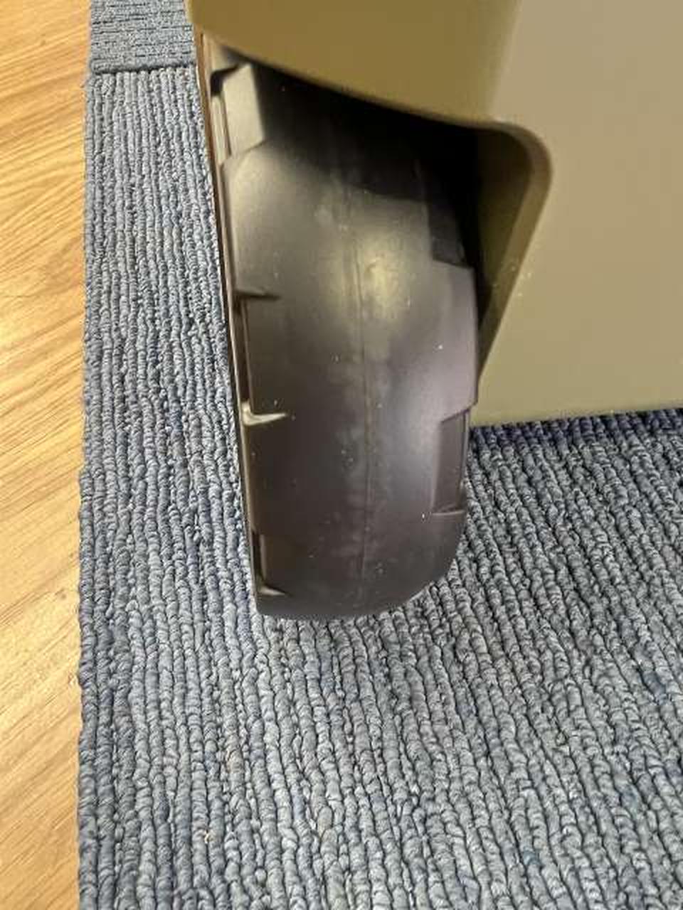 タイヤに使用感見られます。