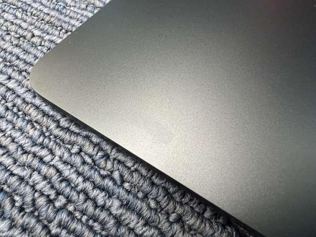 少々使用感あります。