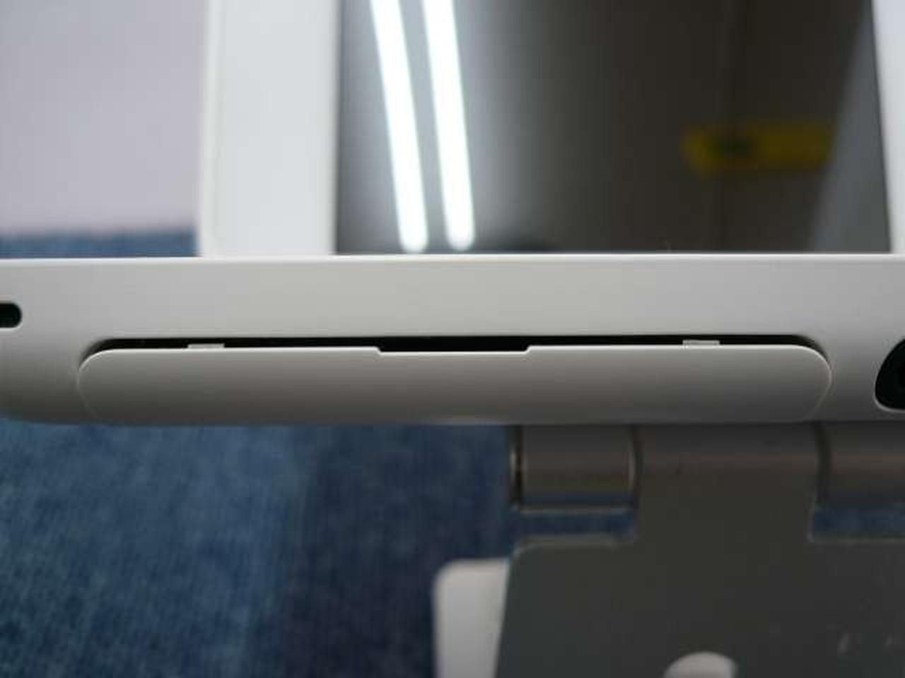 カバーが緩く 完全に閉じません