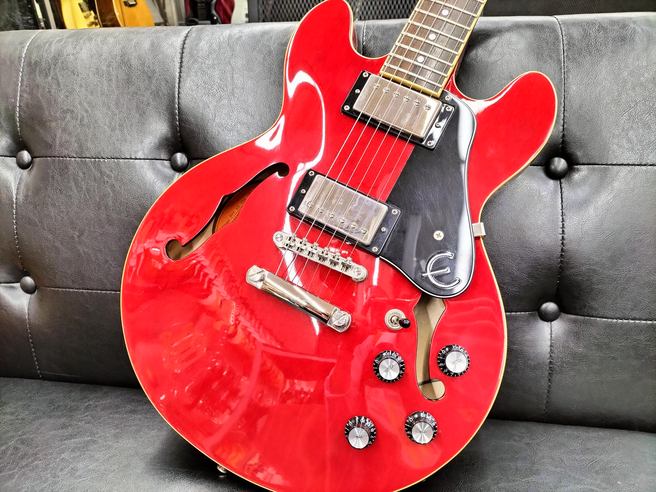エピフォン Dot/美品 EPIPHONE (エピフォン) エレキギター DOT STUDIO セミアコ