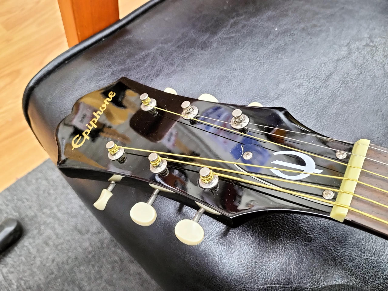 美品 Epiphone 1963 EJ-45/EB Gibsonハードケース付 美品 Epiphone 1963 EJ-45/EB Gibsonハードケース付 - メルカリ