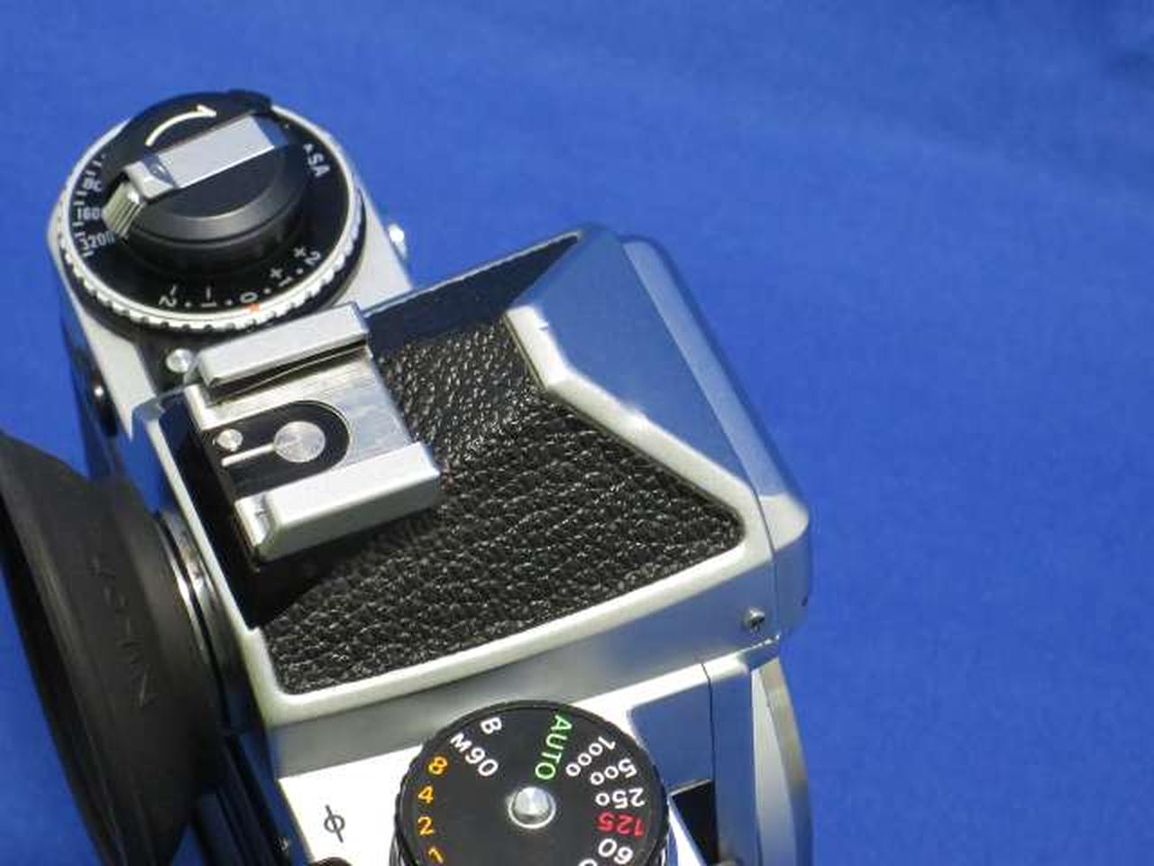 軍艦部にヘコミがあります