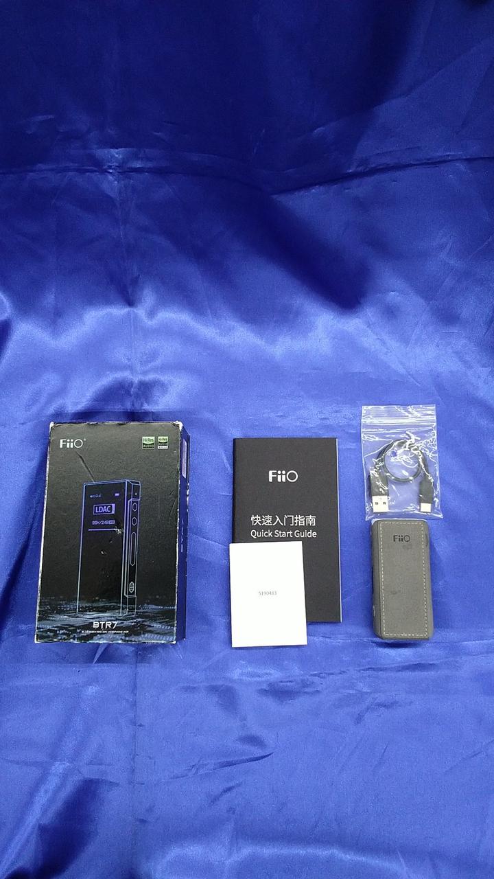 箱、冊子、ケース、USB-Cケーブル付属