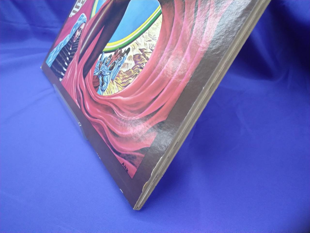 ジャケットにイタミあり