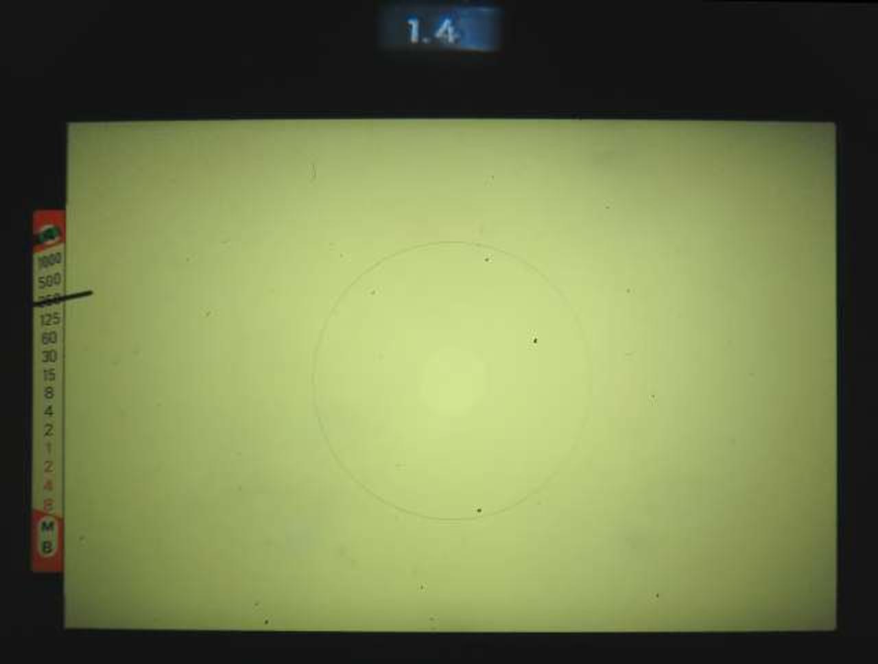※動作確認のためチェック用のレンズを使用していますが、レンズは付属しません。
