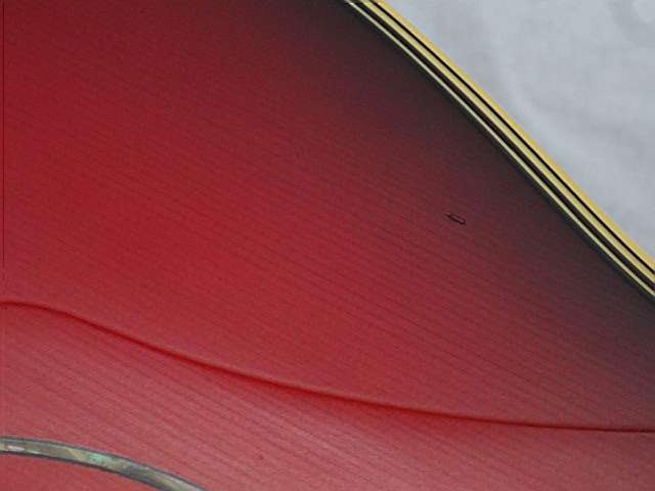 小さな打痕あり