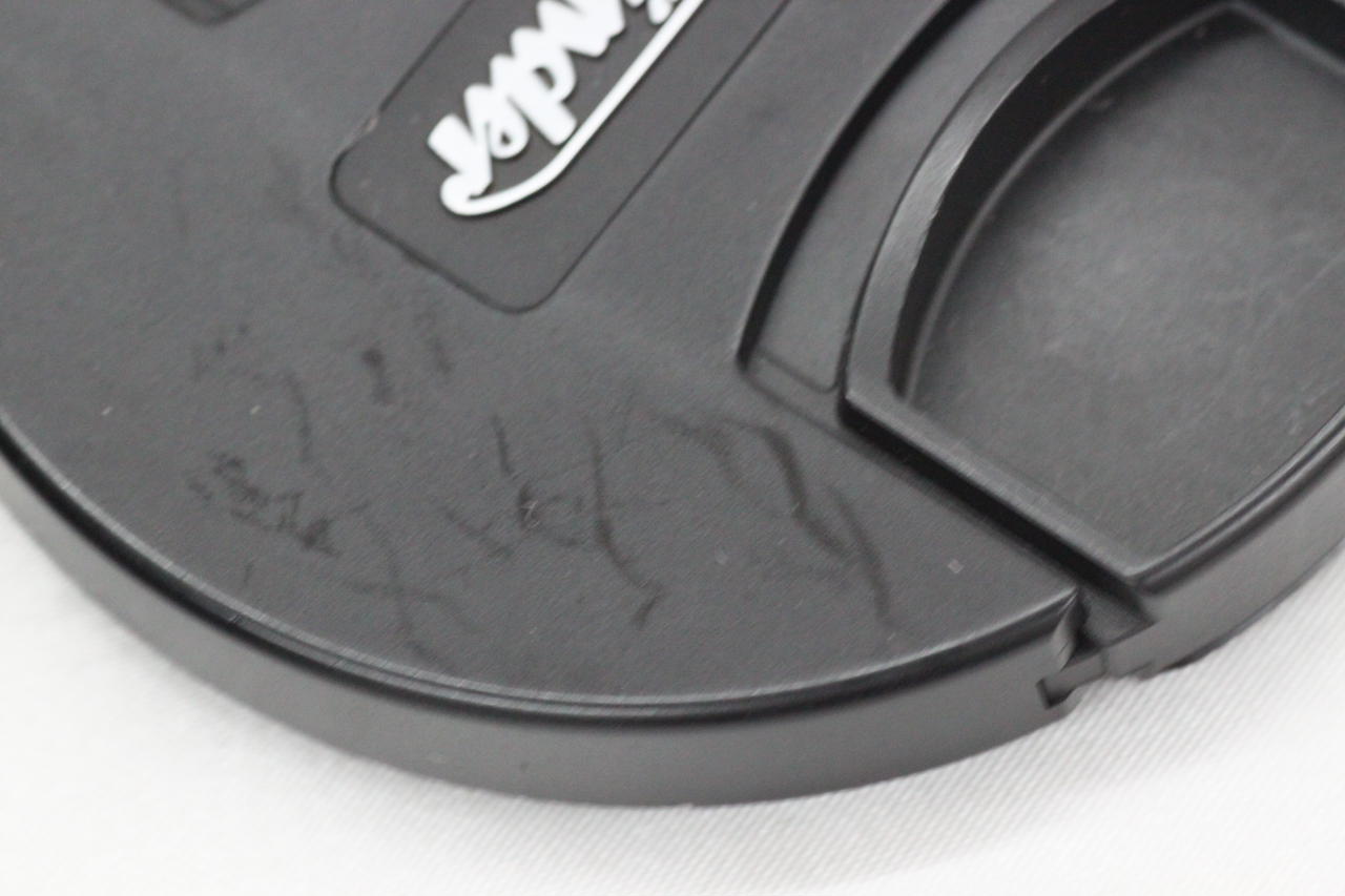 キャップに細かいキズがあります