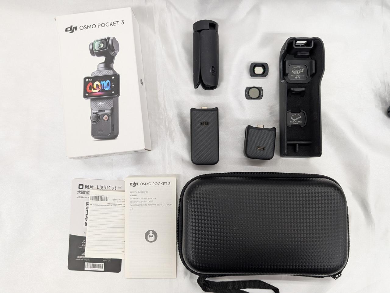 バッテリーグリップ、ソフトケース等付属