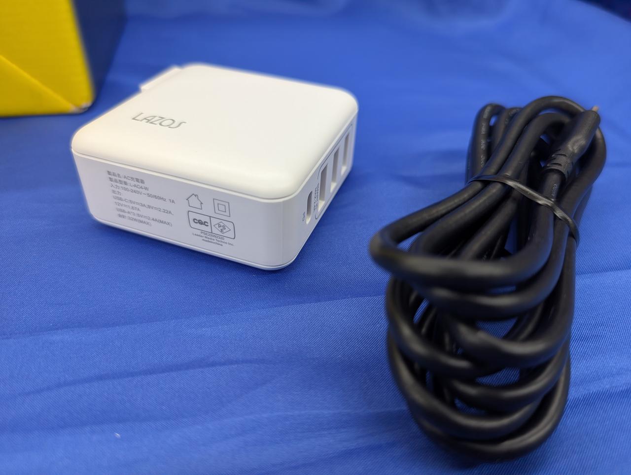 USBACアダプタ、ケーブルは社外製です