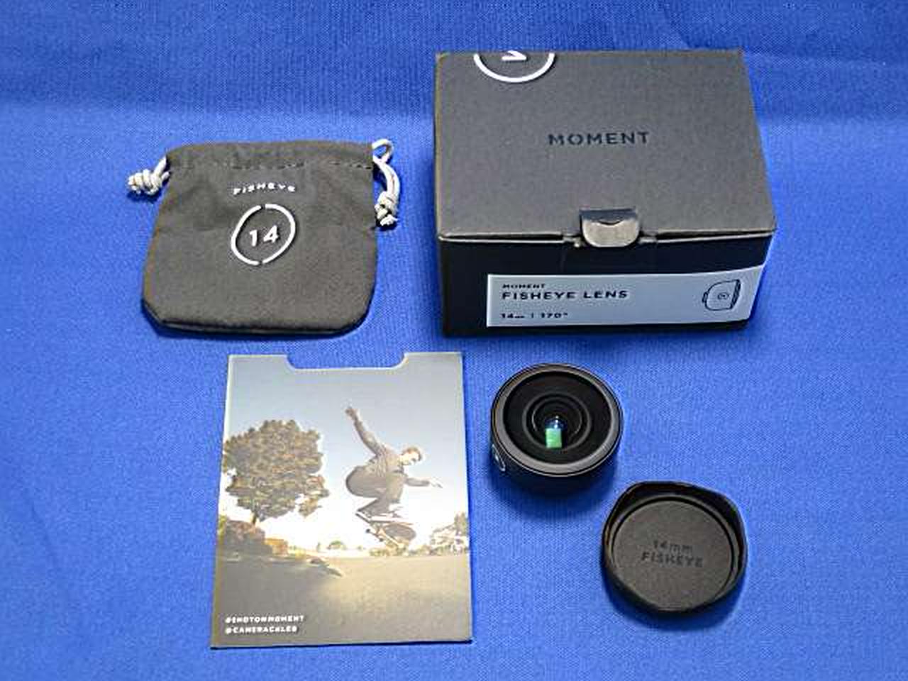 レンズキャップ、ポーチが付属します