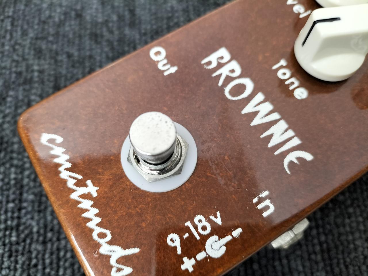 ボタン 右上にキズ