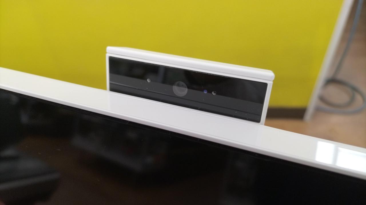 カメラの出し入れはやや難あり