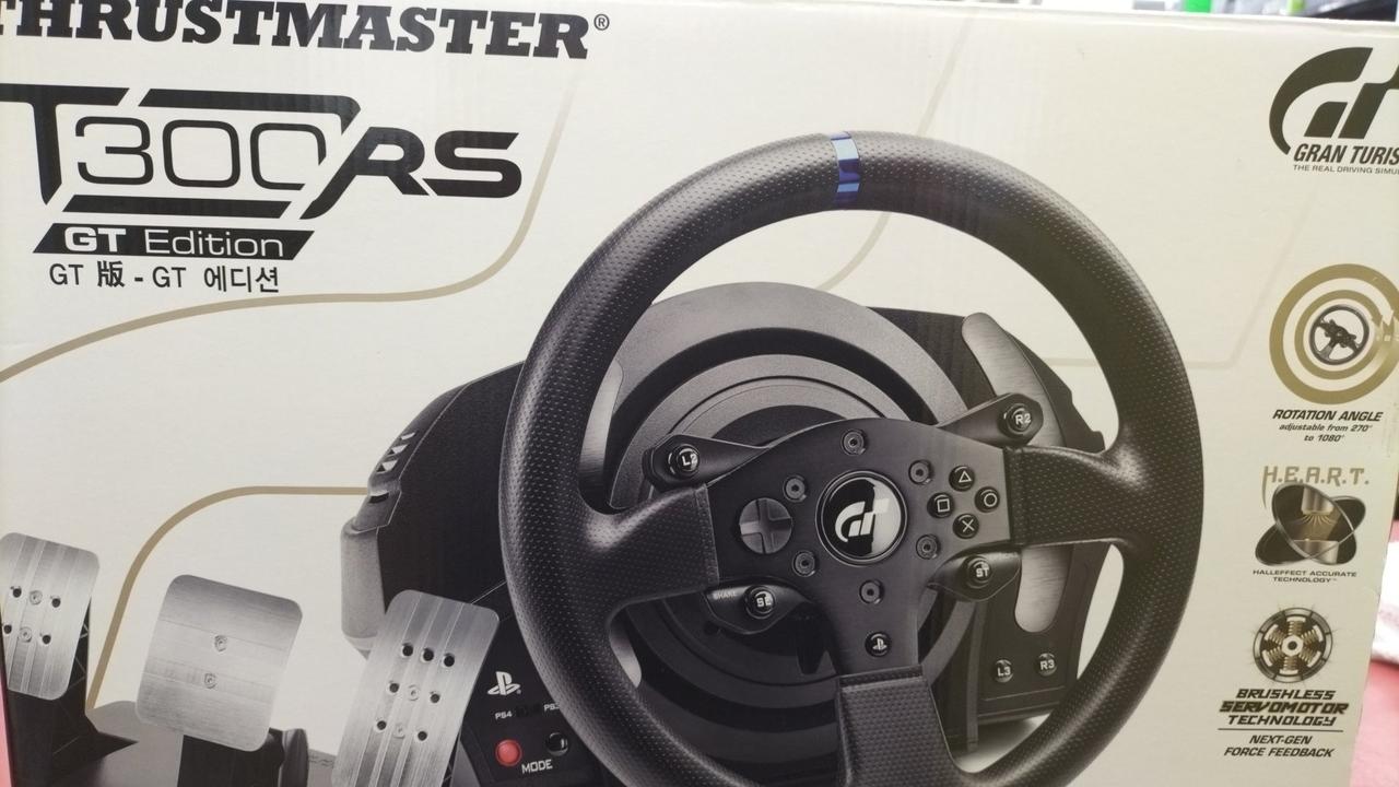 スラストマスター(THRUSTMASTER)|ステアリングコントローラー