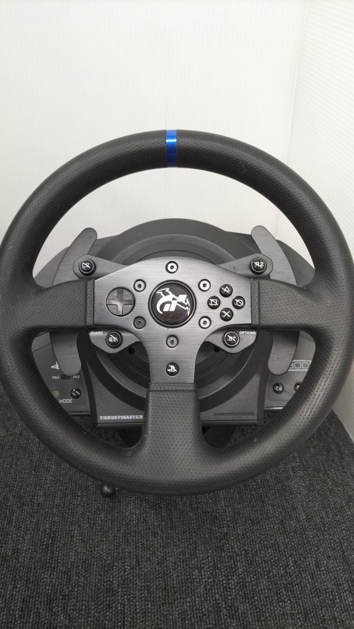 スラストマスター(THRUSTMASTER)|ステアリングコントローラー