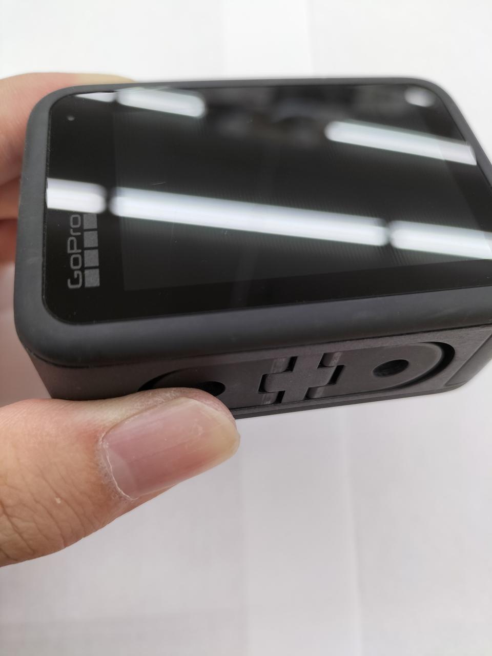 液晶左端にキズあり