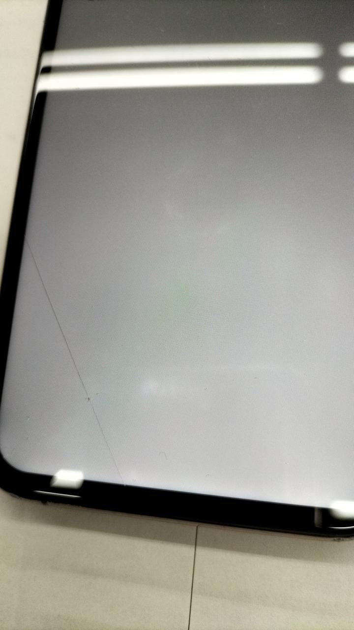 画面割れあり、ホワイトスポットあり